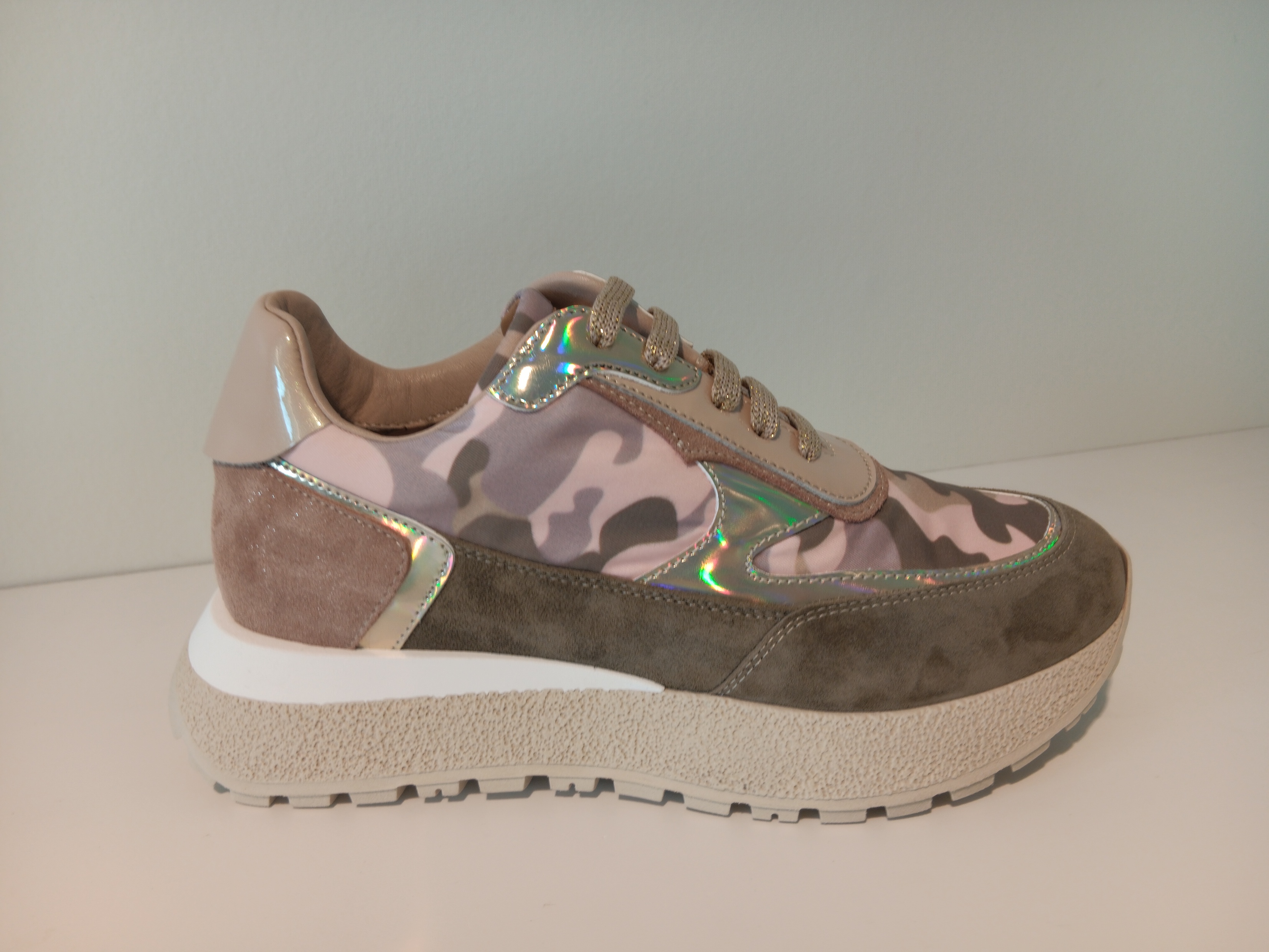 Cornillie Shoes & Bags (women-men) Heist aan Zee